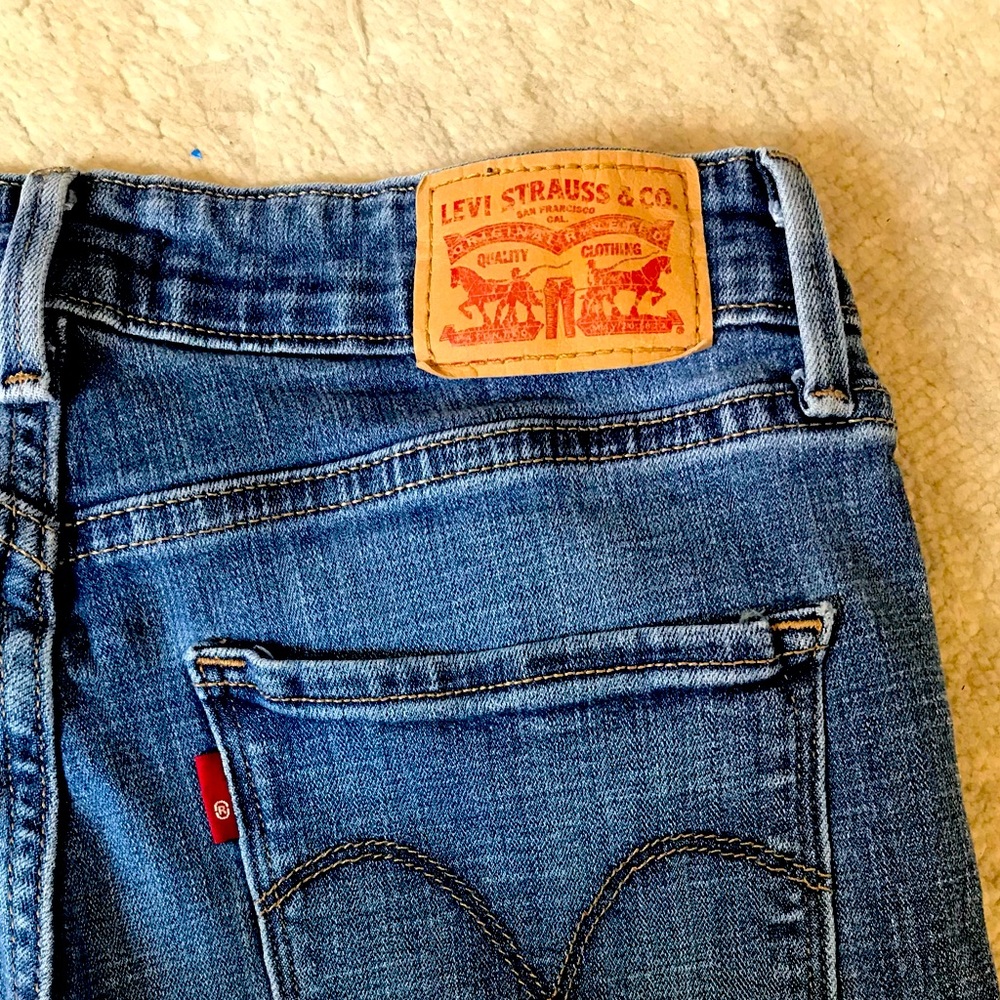 Levi’s Medium Blue Skinny Jean - Picture 5 of 9